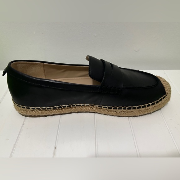 Casual Flats - Picture 3 of 8